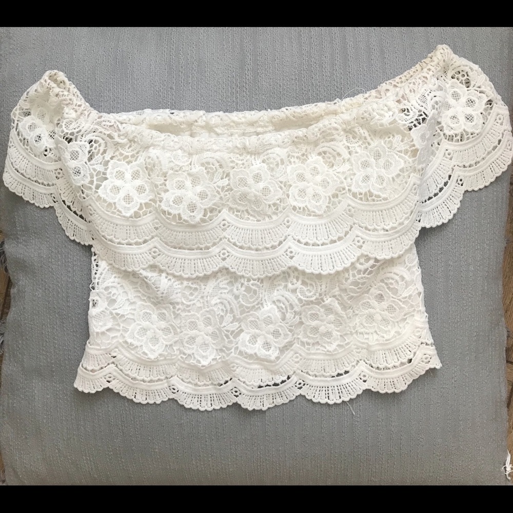 Super cute LF off the shoulder top